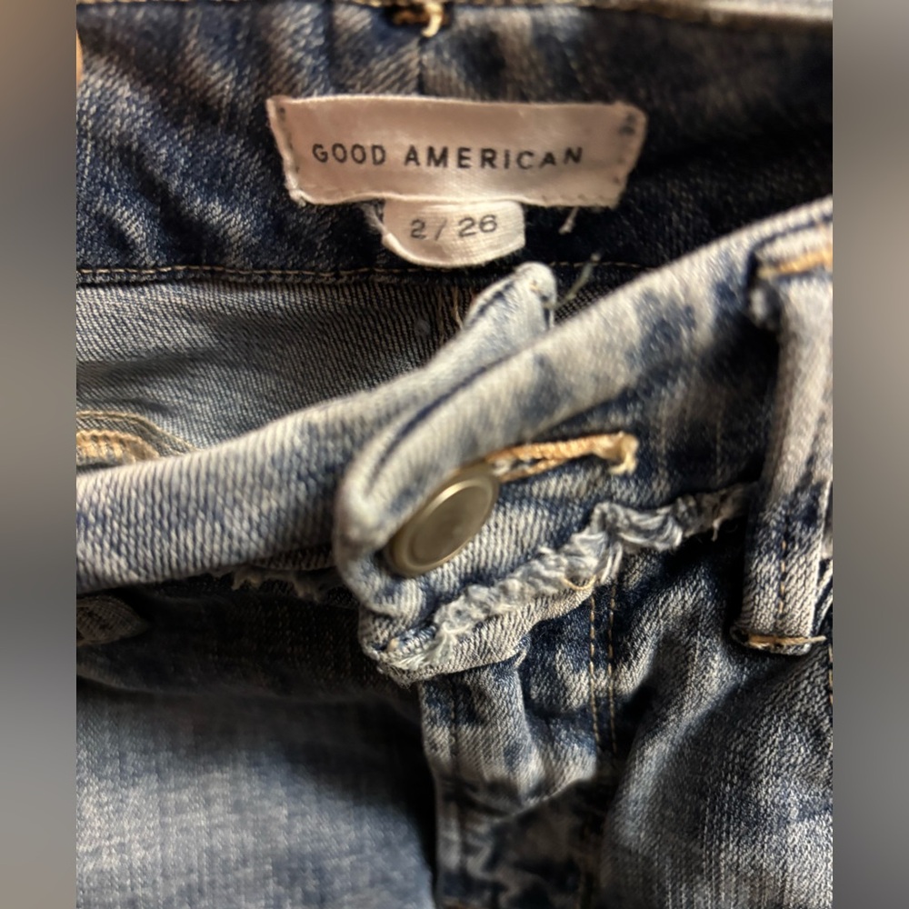 Good American Light to medium indigo with fading through the thighs. - Picture 2 of 3
